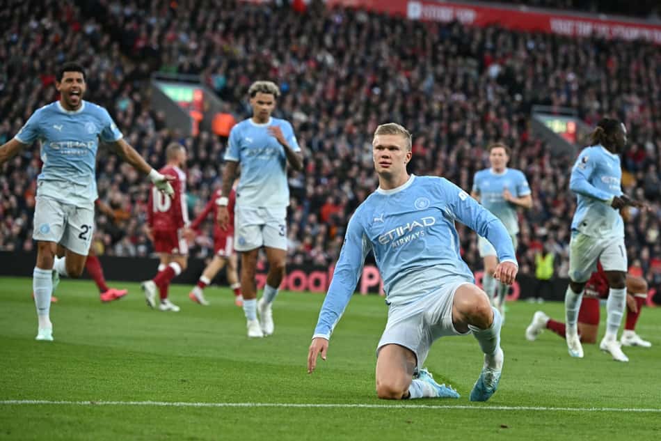 Haaland comemora gol que abriu o marcador para o Manchester City diante do Liverpool