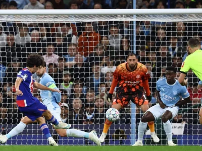 PSG brilha em Manchester, vence City por 4 a 2 e assume a liderança da Champions League