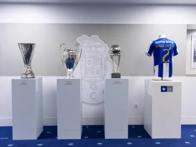Documentário sobre Jorge Costa revela histórias emocionantes de ex-companheiros e marca a estreia com episódios inéditos no YouTube do FC Porto