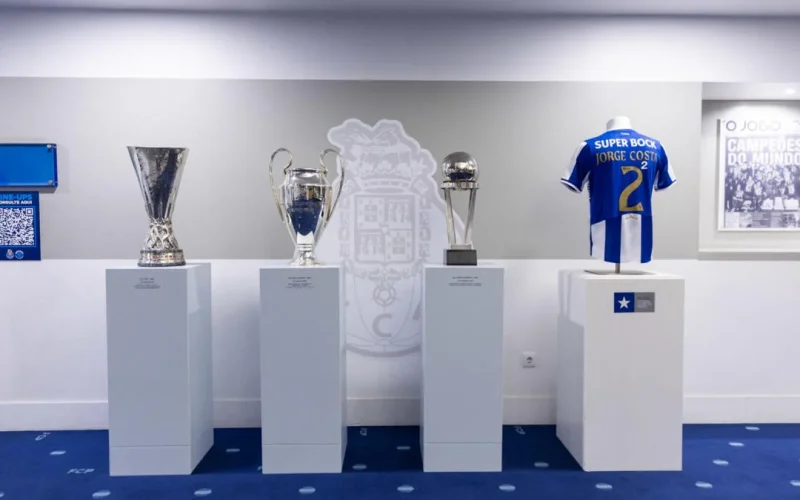 Documentário sobre Jorge Costa revela histórias emocionantes de ex-companheiros e marca a estreia com episódios inéditos no YouTube do FC Porto