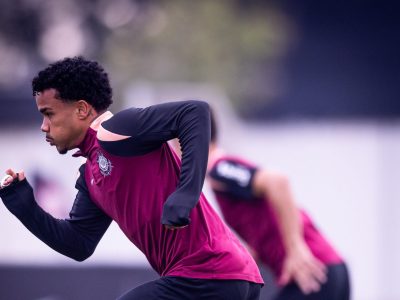 Corinthians e Vitória se enfrentam em duelo crucial na 31ª rodada do Brasileirão
