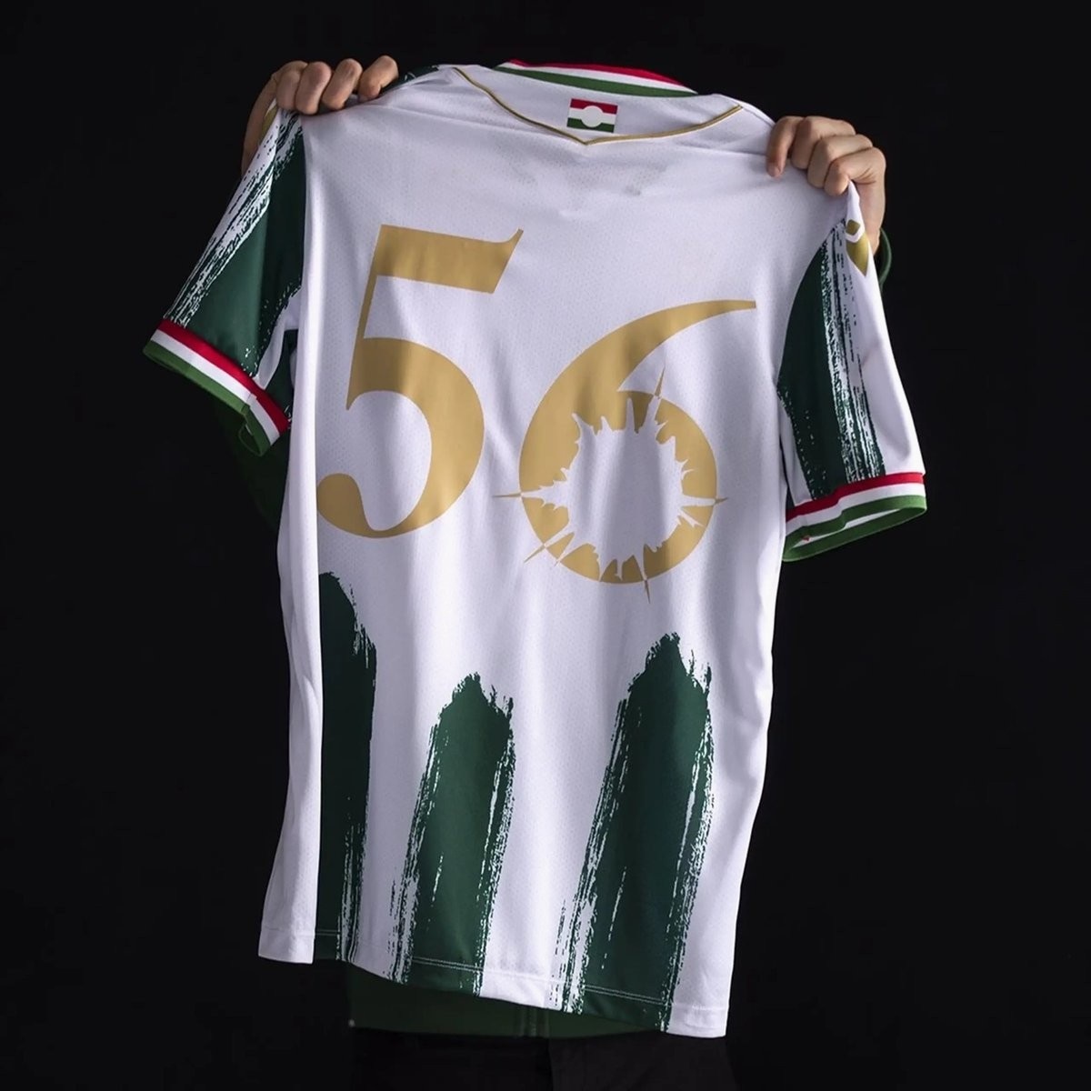 Ferencvárosi TC lança uniforme especial em homenagem aos 70 anos da Revolução Húngara Camisa especial 56 anos Ferencvárosi 2026