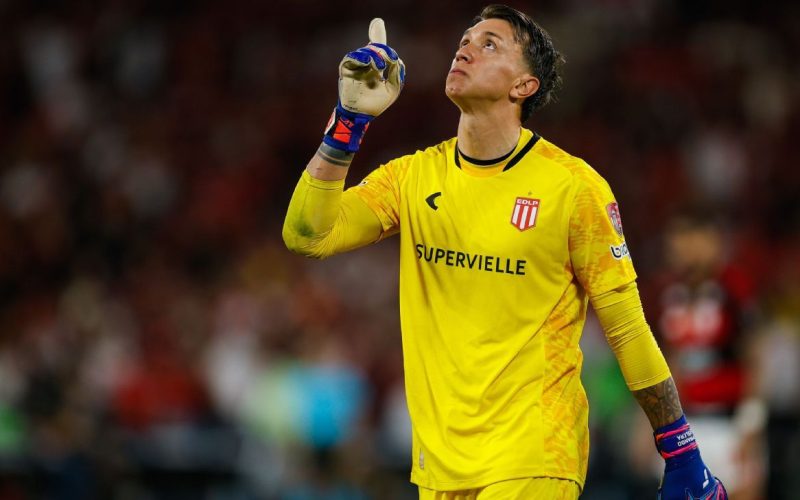 Fernando Muslera brilha e relembra momentos difíceis com o Uruguai após classificação do Estudiantes à final da Libertadores