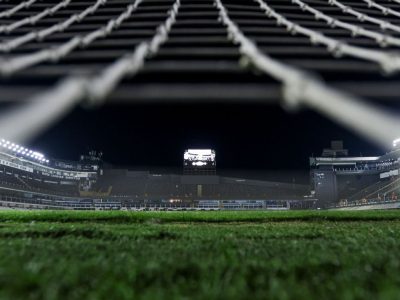 Santos e Palmeiras se enfrentam em clássico vital para a liderança do Brasileirão na Vila Belmiro
