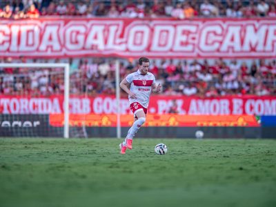 Série B esquenta com disputas acirradas por vagas na elite do futebol brasileiro na reta final da primeira fase