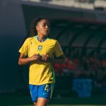 Yasmin Queiroz reflete sobre sua paixão pelo futebol e o objetivo da Seleção Brasileira de impactar no Mundial Sub-17