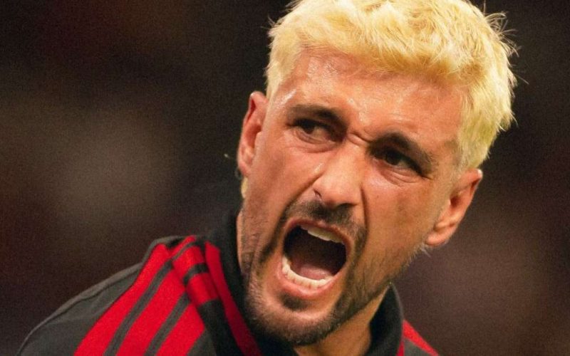 Flamengo vira sobre Atlético-MG, retorna à liderança do Brasileirão com vitória por 3 a 2 no Maracanã