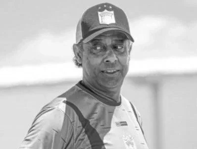 Morre Carlos Alberto Dias, ex-jogador da Seleção Brasileira, aos 59 anos enquanto era técnico do Ypiranga-PE