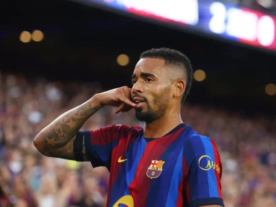 Gabriel Jesus brilha e Barcelona vence Getafe por 3 a 0, mantendo 100% na La Liga