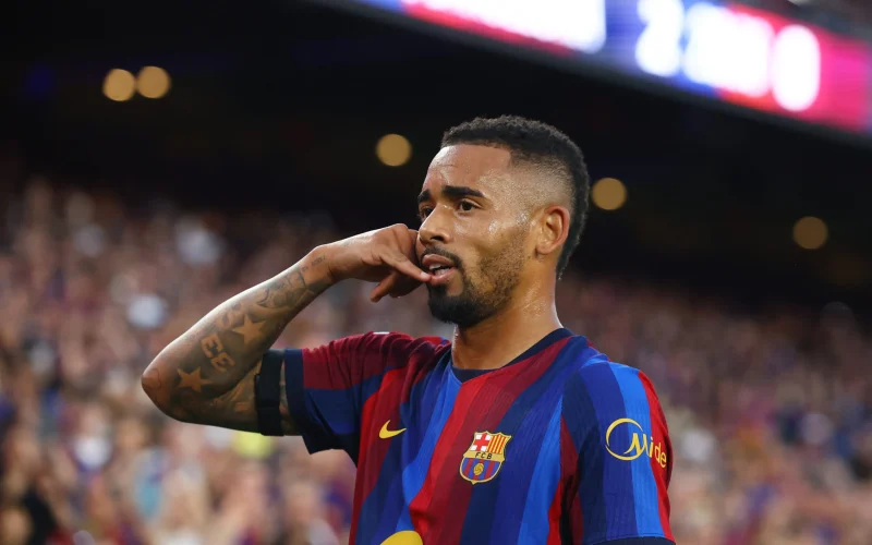 Gabriel Jesus brilha e Barcelona vence Getafe por 3 a 0, mantendo 100% na La Liga