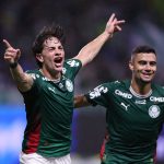 Palmeiras goleia Corinthians por 4 a 1 e mantém pressão em busca do título do Brasileirão