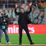 Kaká é homenageado no San Siro e entra para o Hall da Fama do Milan em clássico emocionante contra a Inter