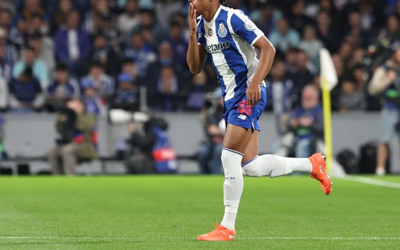 Futebol Feminino em Alta: Clássico Benfica e Sporting e Outros Destaques na Televisão Hoje