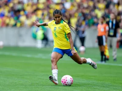 Raissa Bahia sonha em defender a Seleção Brasileira na Copa do Mundo e destaca importância do legado para o futebol feminino na Bahia