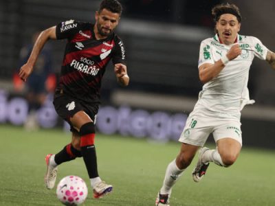 Athletico vê invencibilidade em casa cair diante do Palmeiras e perde por 2 a 0 na Arena da Baixada