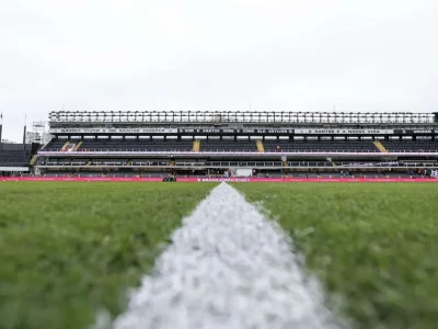 São Paulo e Corinthians vão se enfrentar na Vila Belmiro em clássico do Brasileirão; Morumbi fechado para shows do BTS