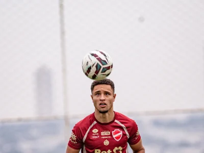 Vila Nova busca retomar liderança da Série B contra Cuiabá em confronto decisivo nesta quarta-feira