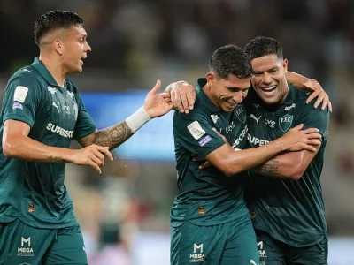 Fluminense brilha no Maracanã com hat-trick de Savarino e goleia Coritiba por 4 a 0, subindo para o G3 do Brasileirão