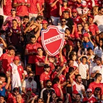Torcida do Vila Nova esgota ingressos para confronto decisivo contra o Juventude na Série B
