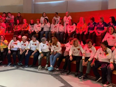 Pioneiras do futebol feminino gaúcho são homenageadas no Beira-Rio durante dia de Seleção em Porto Alegre