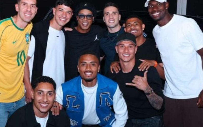 Athletico se reúne com Ronaldinho em evento especial e lota Arena da Baixada com o Galáticos Game