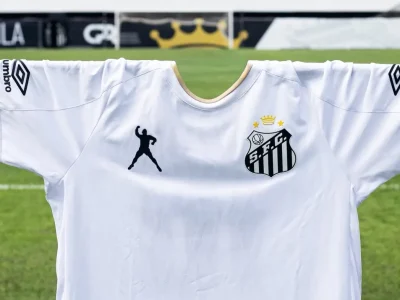 Santos, Umbro e Pelé Brand celebram lenda do futebol com coleção exclusiva de uniformes