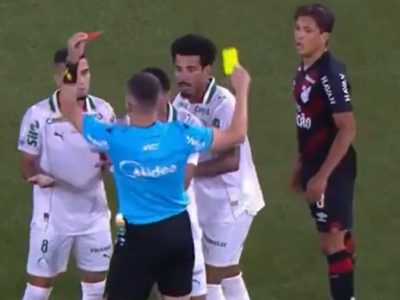 Andreas Pereira expulso por chutar bola na outra: árbitro seguiu regra correta?