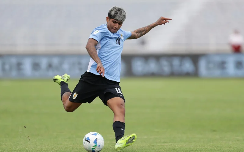 Botafogo avança na negociação para contratar a joia uruguaia Mateo Peralta