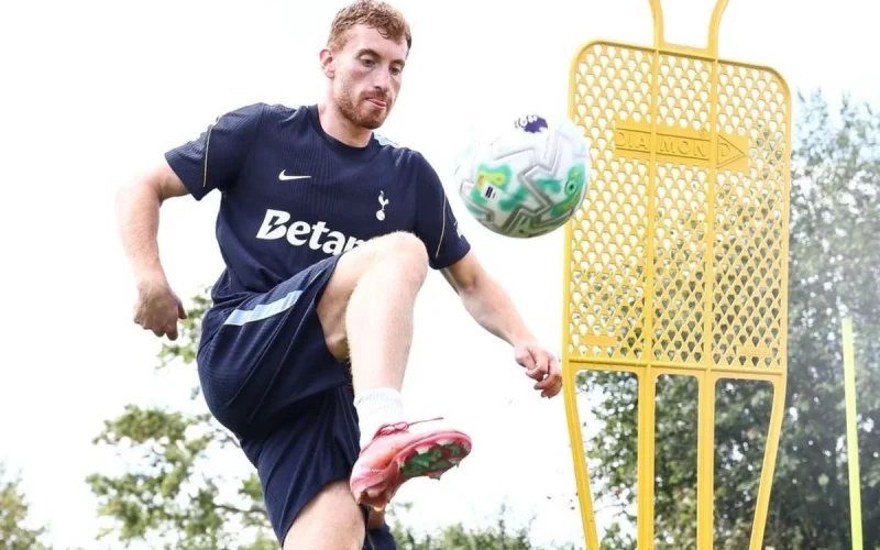 Dejan Kulusevski é convocado pelo Tottenham após 17 meses de ausência por lesão