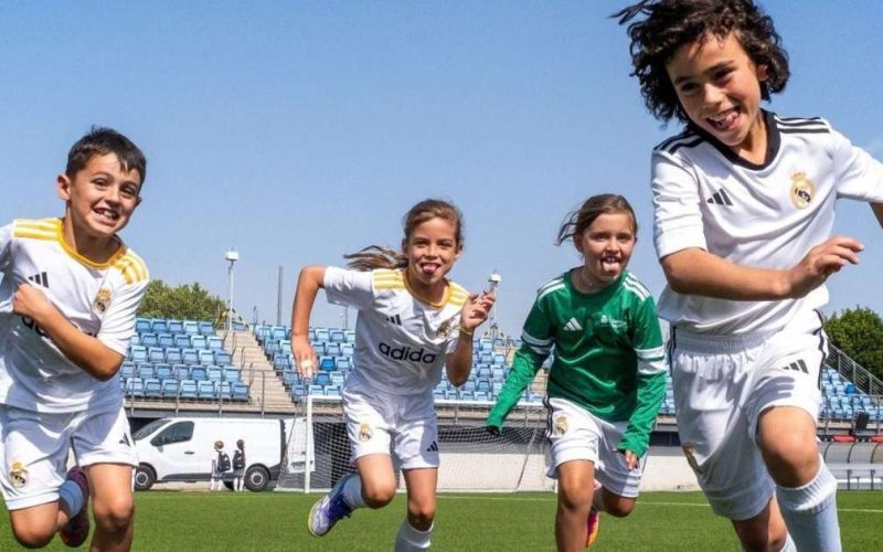 Real Madrid inaugura primeira escola de futebol no Brasil com participação de Sávio em evento no Rio de Janeiro