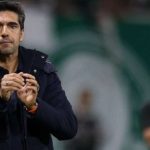 Abel Ferreira é o técnico mais "egocêntrico" nas entrevistas coletivas do futebol brasileiro, segundo estudo analisando hábitos de linguagem de 15 treinadores da Série A