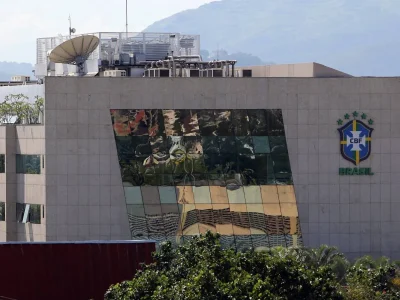 CBF processa nove lojas do Rio por venda ilegal de produtos da Seleção Brasileira