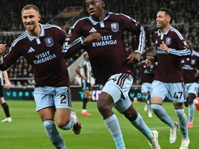 Aston Villa derrota Newcastle e respira na briga pela Premier League