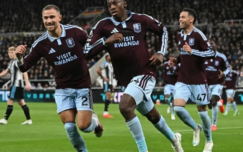 Aston Villa derrota Newcastle e respira na briga pela Premier League