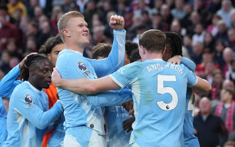 Manchester City vence Liverpool e se mantém líder da Premier League; Arsenal também triunfa e ocupa a segunda posição