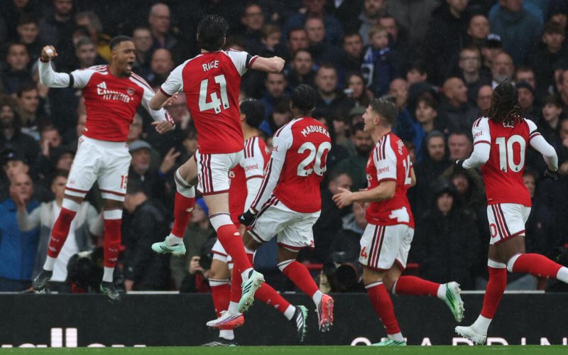 Arsenal e Manchester City empatam na liderança da Premier League após vitórias importantes na oitava jornada