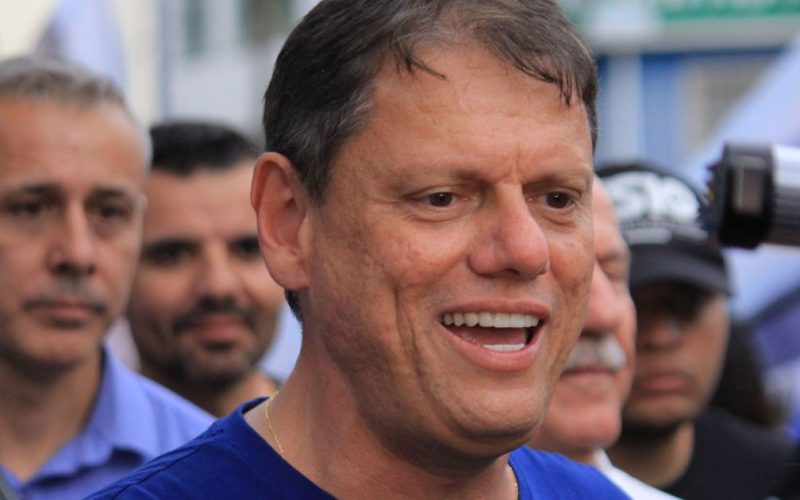 Governadores eleitos em 2026 revelam suas paixões futebolísticas, com Flamengo em destaque