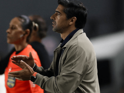 Abel Ferreira critica falta de união entre clubes e condições dos gramados no futebol brasileiro