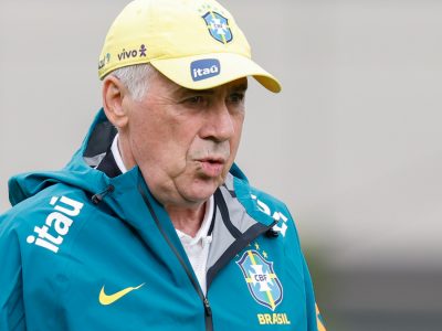 Ancelotti observa jogo do Cruzeiro contra o Grêmio antes de convocação para amistosos da Seleção Brasileira