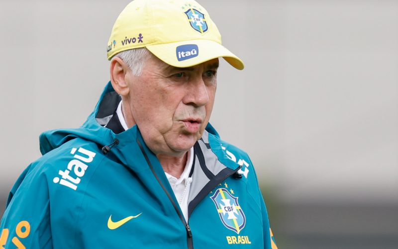 Ancelotti observa jogo do Cruzeiro contra o Grêmio antes de convocação para amistosos da Seleção Brasileira
