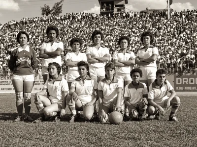 GNT vai retratar as pioneiras do futebol feminino brasileiro que desafiaram a legislação nos anos 1950 em nova série documental.