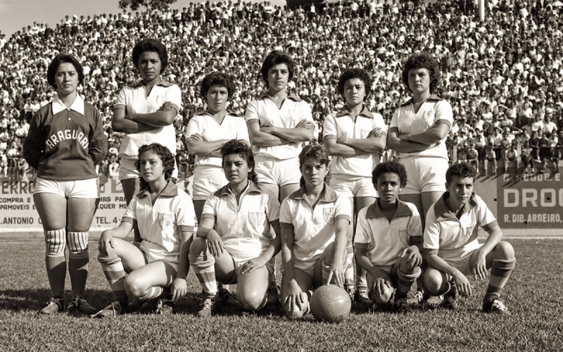 GNT vai retratar as pioneiras do futebol feminino brasileiro que desafiaram a legislação nos anos 1950 em nova série documental.