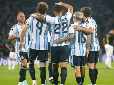 Argentina goleia Bolívia por 4 a 0 em amistoso e Flaco López fecha a conta com belíssimo gol no fim