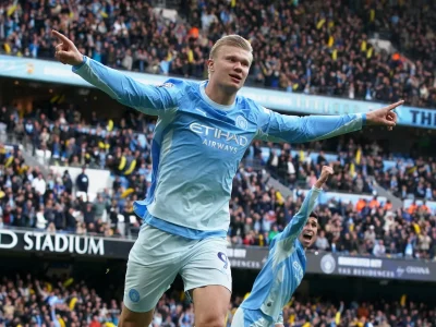Aston Villa e Manchester City se enfrentam em jogo crucial na Premier League; City busca manter lideranças apesar de desafios fora de campo