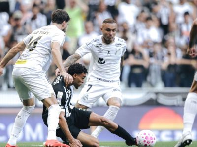 Atlético-MG vence Santos com golaço de bicicleta nos acréscimos e garante virada emocionante na Arena MRV