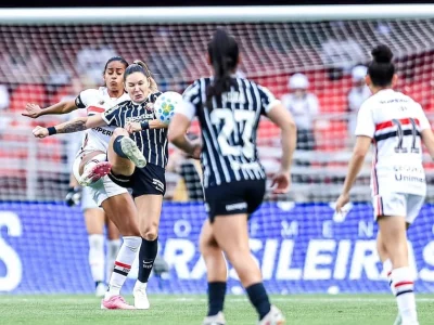 São Paulo sai na frente em busca do título inédito do Brasileirão Feminino contra o Corinthians na final