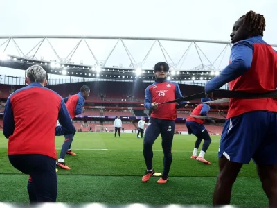 Arsenal busca manter sequência de vitórias contra Lille na Champions League hoje às 16h