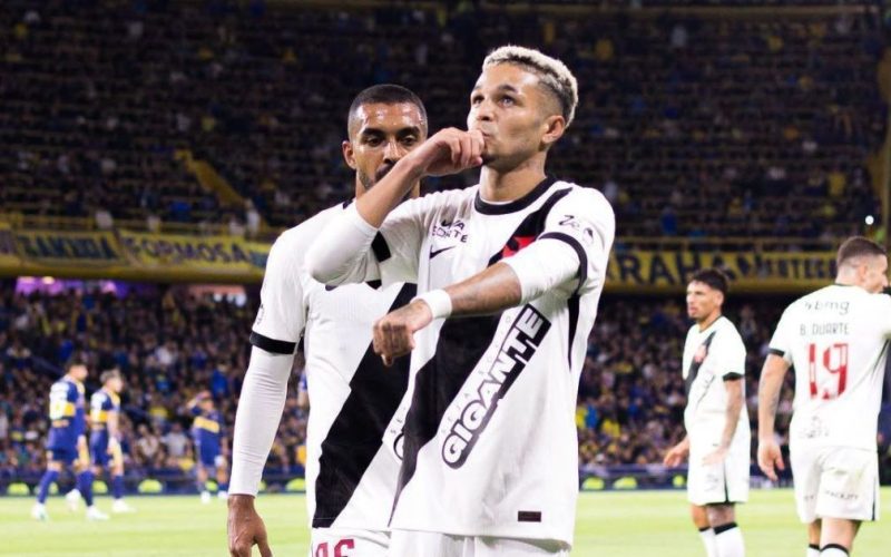 Vasco faz história ao vencer o Boca Juniors na Bombonera e fica perto da final da Sul-Americana