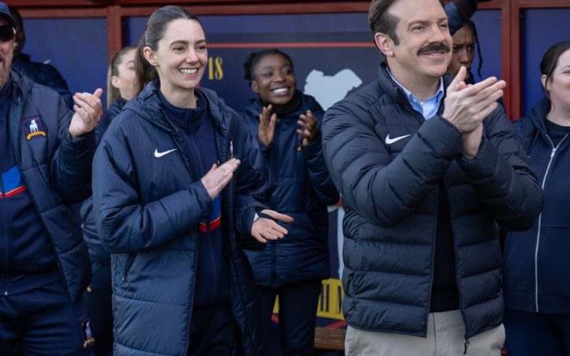 “Ted Lasso” Explora o Crescimento do Futebol Feminino e suas Desafios em Nova Temporada