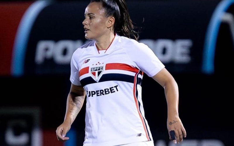Camilinha volta ao São Paulo para a decisão do Brasileirão Feminino contra o Corinthians